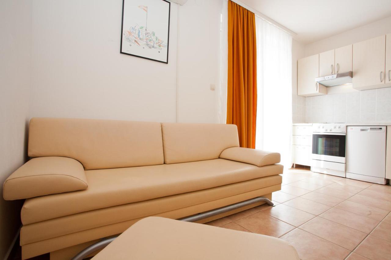 Apartments Glibo Near The Sea And Town Center! Krk Town Exterior foto